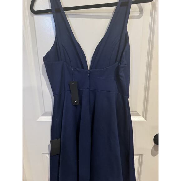 Lulu’s plunge neck navy dress new with tags size medium - Picture 6 of 7